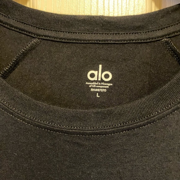 ALO Yoga Men’s “Triumph” Crewneck Long Sleeve Tee (L) - Picture 10 of 12